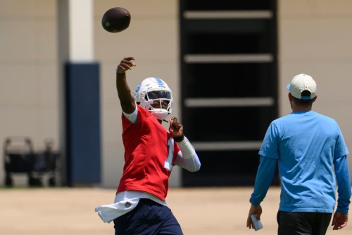 Tennessee Titans quarterback Cam Ward (1) works out as quarterbacks coach Shea Tierney watches during NFL football practice, Tuesday, June 16, 2026, in Nashville, Tenn. (AP Photo/John Amis)