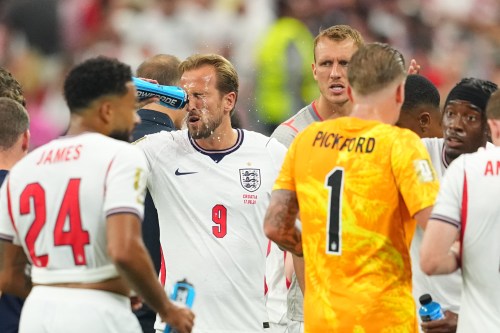 England's Harry Kane (9) cools off during a hydration break of the World Cup Group L soccer match between England and Croatia in Arlington, Texas, near Dallas, Wednesday, June 17, 2026. (AP Photo/Julio Cortez)
