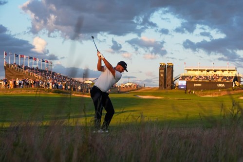 Wyndham Clark hits from the rough on the 18th hole during the third round of the U.S. Open golf tournament at Shinnecock Hills Golf Club in Southampton, N.Y., Saturday, June 20, 2026.(AP Photo/George Walker IV)