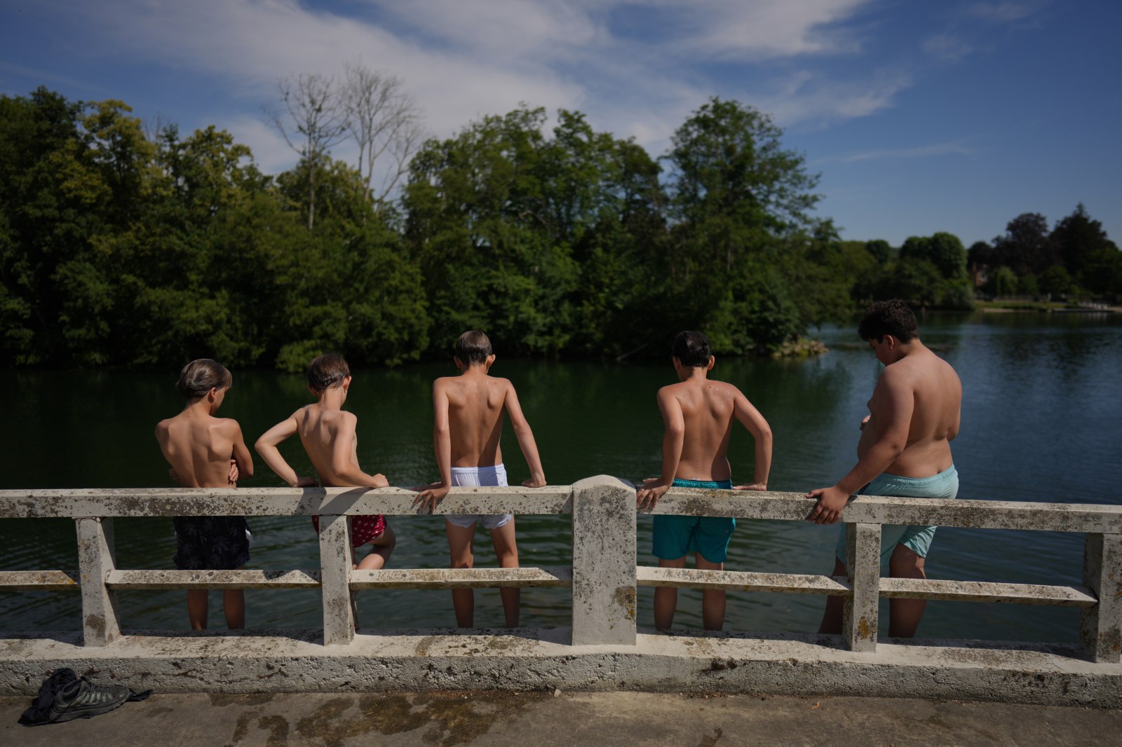 winnipegfreepress.com - Angela Charlton, The Associated Press - France restricts public alcohol consumption and outdoor sports as heat wave bakes parts of Europe