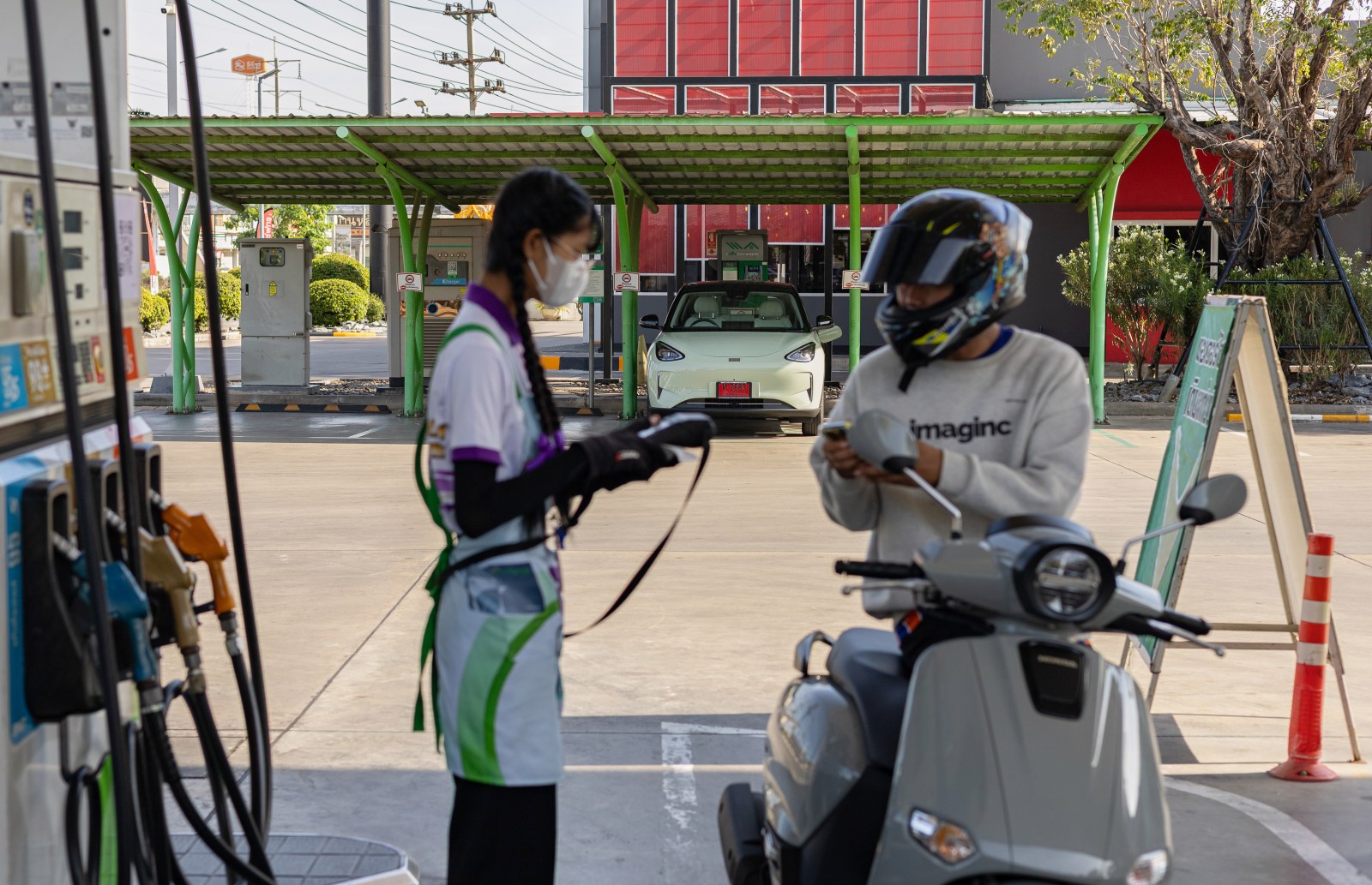 winnipegfreepress.com - Chan Ho-him, Allan Olingo And Anton L. Delgado, The Associated Press - High oil prices drive a surge in Chinese electric vehicle sales, but charging networks lag behind