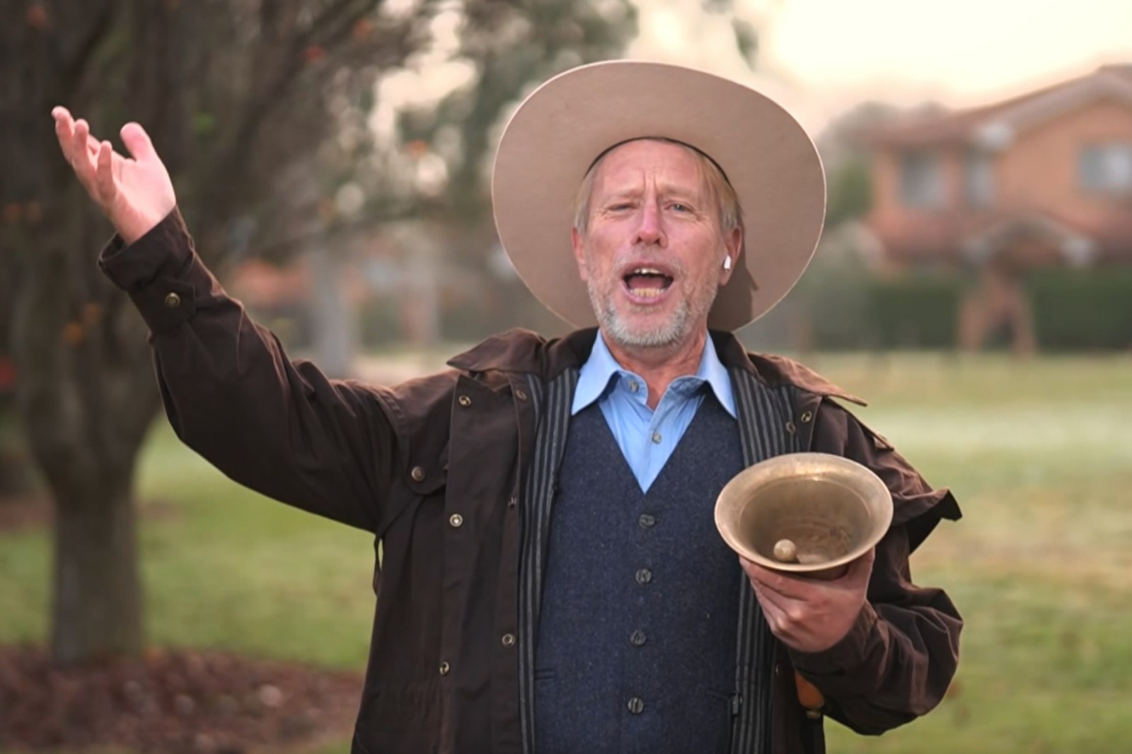 Australian Town Crier Records Loudest Shout at 122.4 Decibels