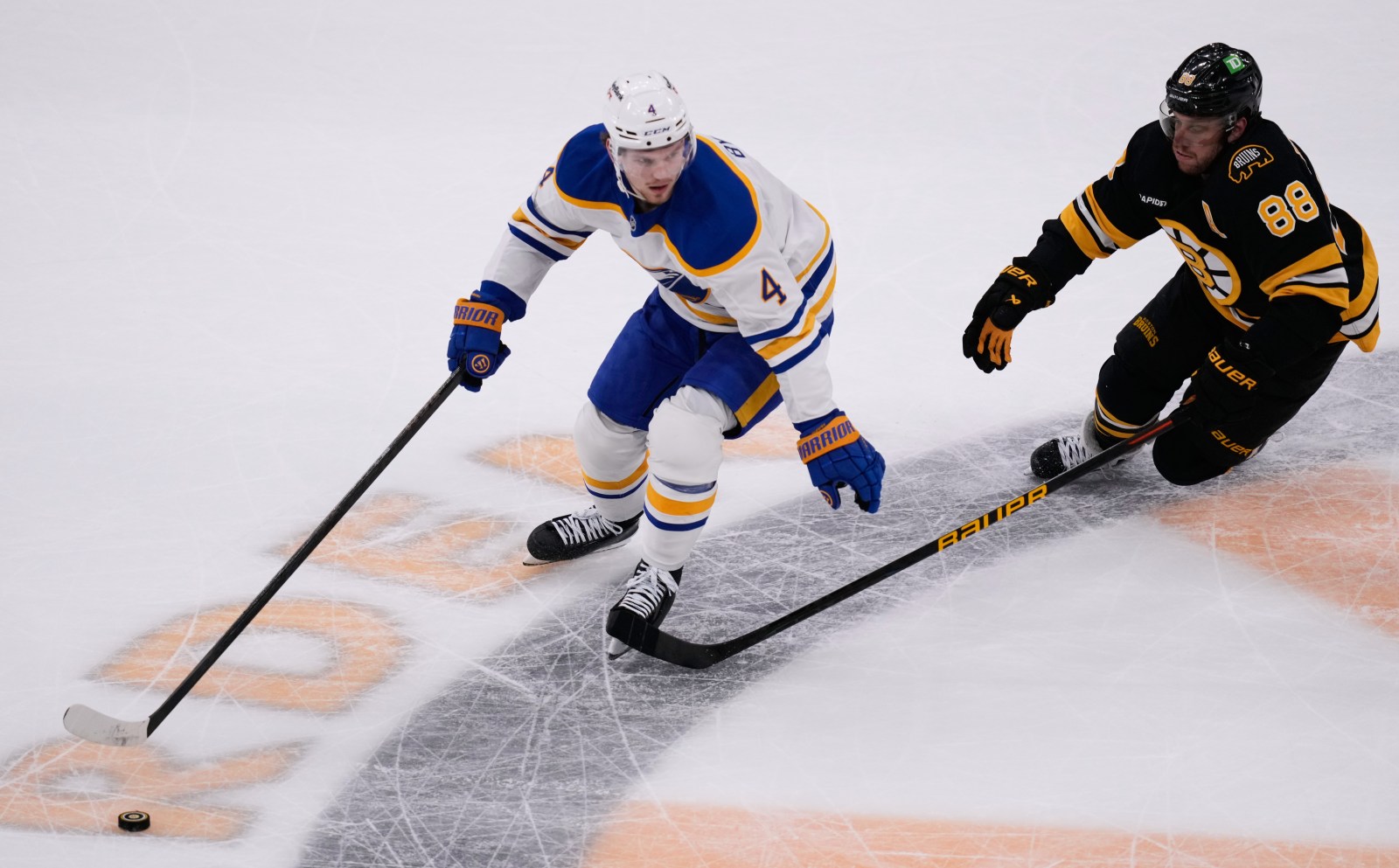 Blackhawks sign defenseman Bowen Byram to six-year, $75 million extension