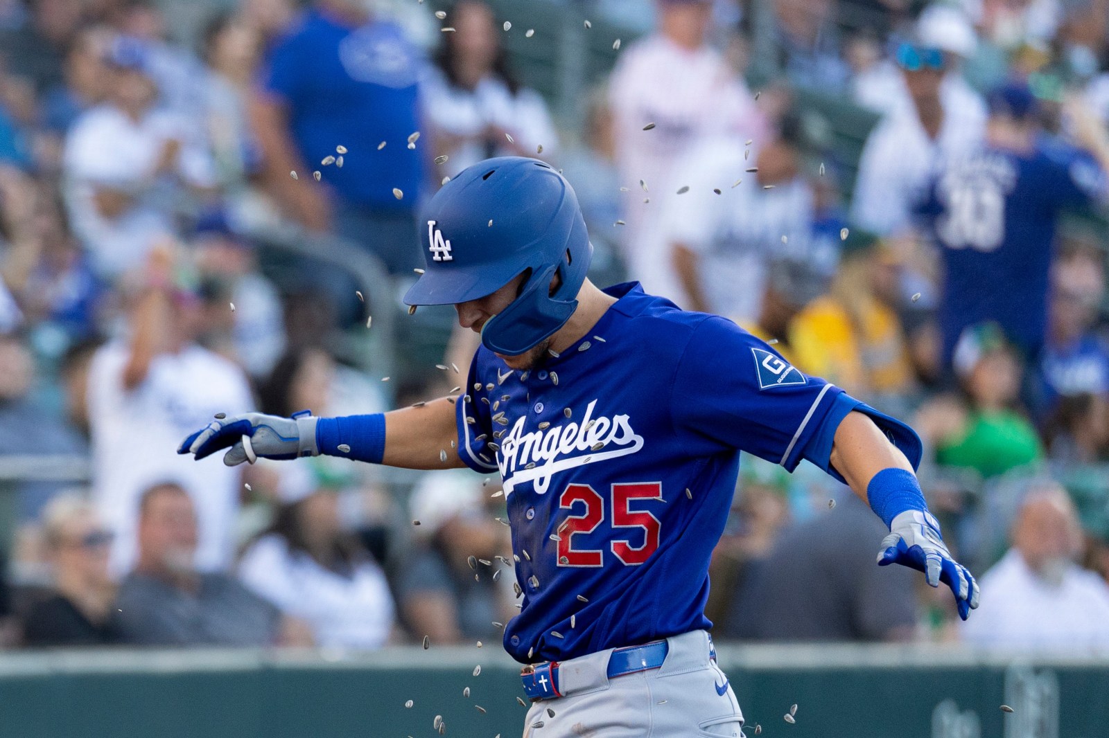 Dodgers Beat Athletics 9-3 as Roberts Reaches 1,000 Wins
