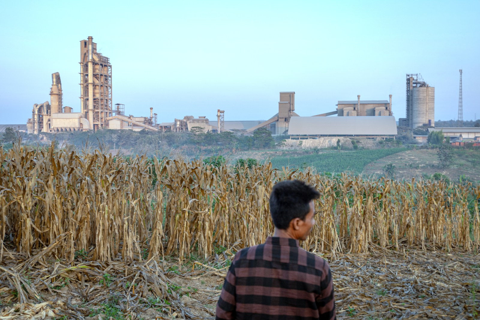 winnipegfreepress.com - Edna Tarigan And Anton L. Delgado, The Associated Press - Indonesians fight a German cement giant over a mine and factory project