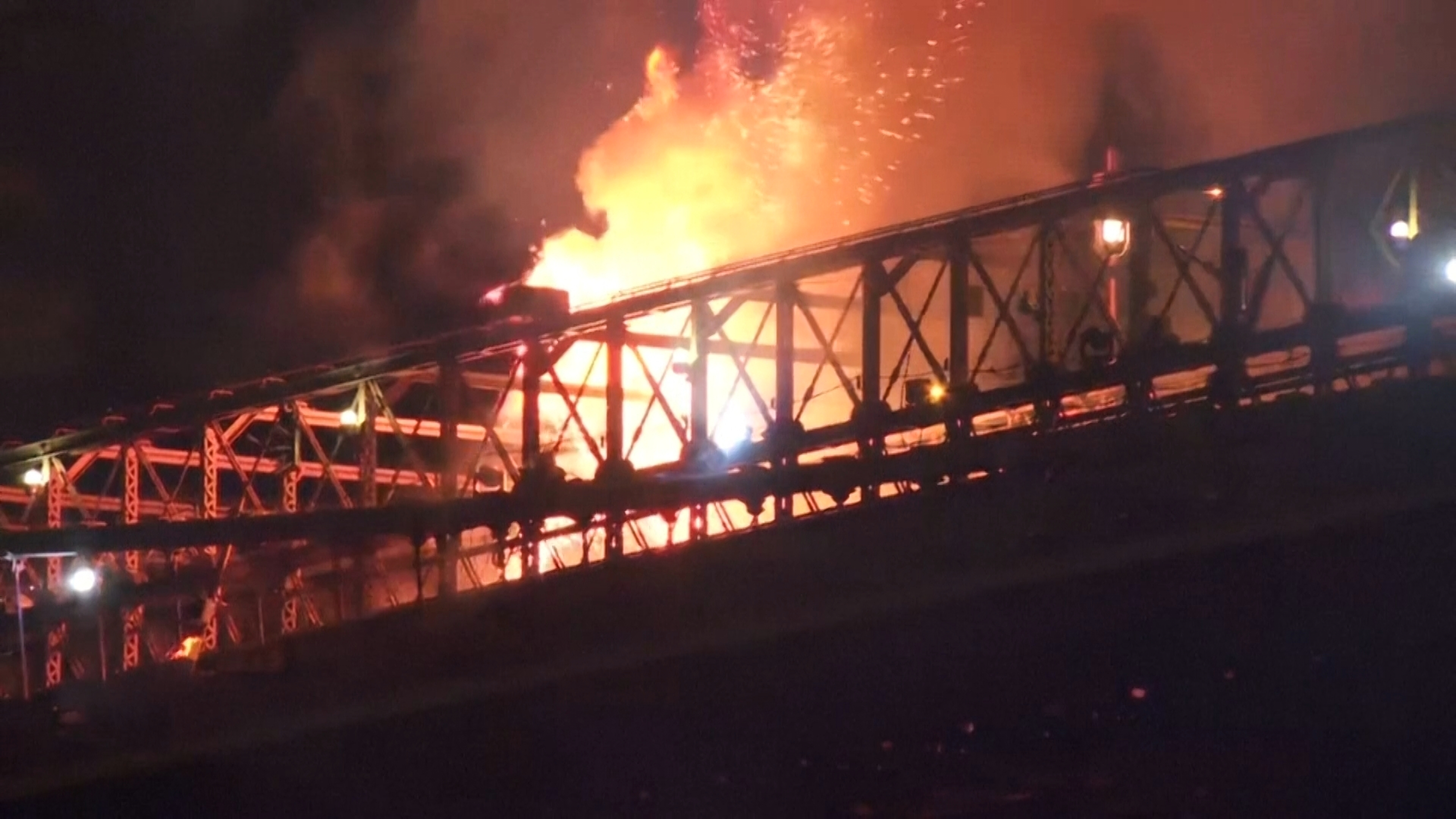 Fire breaks out on Brooklyn Bridge during New York's fireworks