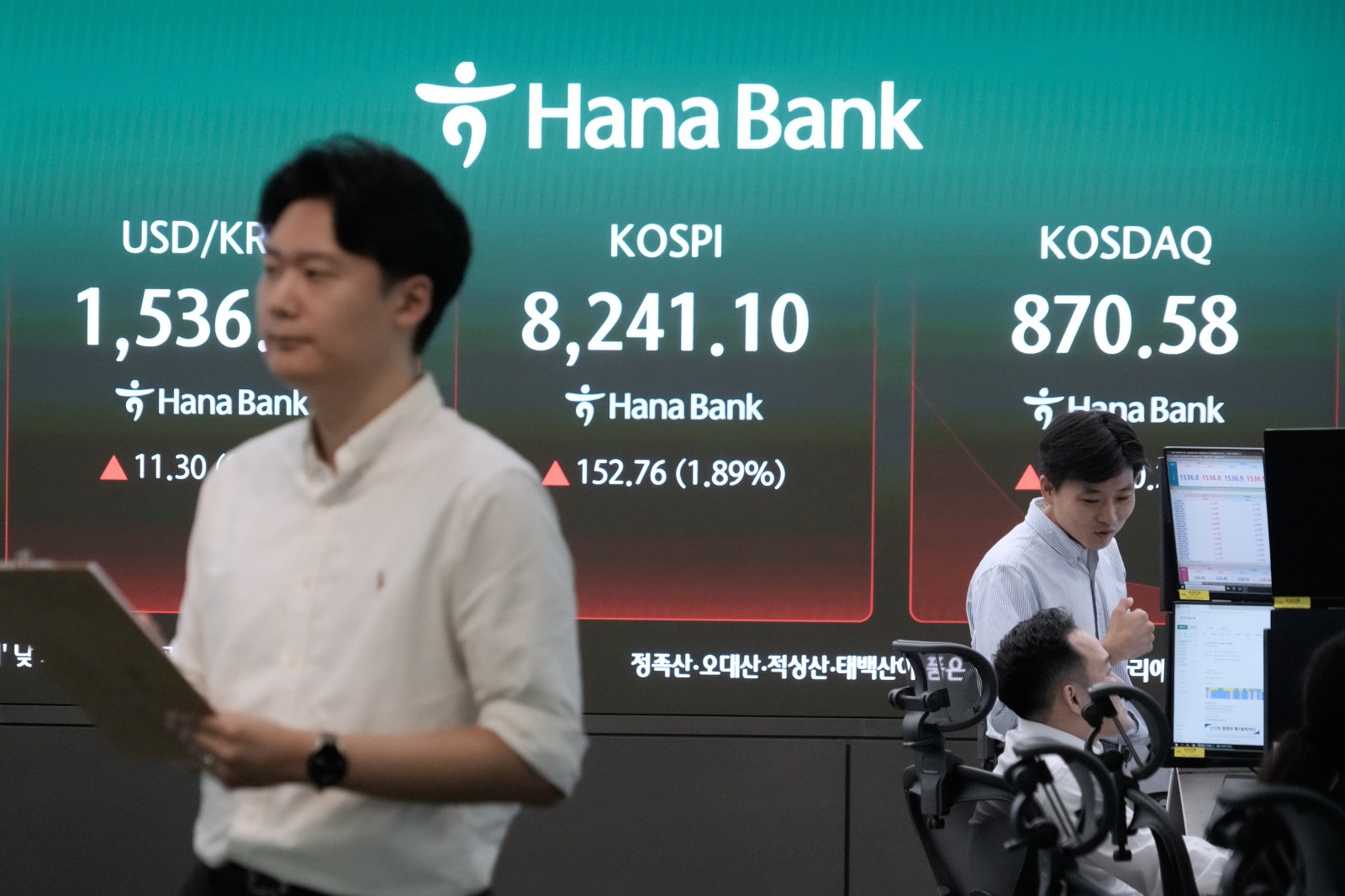 winnipegfreepress.com - Yuri Kageyama, The Associated Press - US futures and Asian shares are mixed while oil prices decline as some exporters opt to raise output