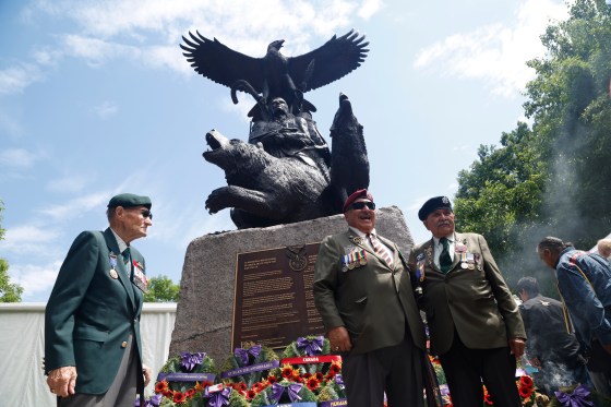 Veterans pose for a photo after a ceremony at the National Aboriginal Veterans Monument marking the 25th anniversary of the monument's unveiling in Ottawa on Sunday. (Patrick Doyle / The Canadian Press files)