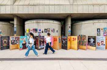 MIKE DEAL / FREE PRESS
Fringe festival posters and sandwich boards line the sidewalk along Market Avenue beside the Royal Manitoba Theatre Centre.