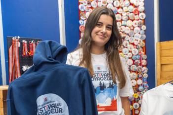 Marta Guerrero photo
                                Cathy Canté a créé le logo du prochain Festival du Voyageur. Il est notamment possible de le découvrir sur des vêtements ou des macarons.