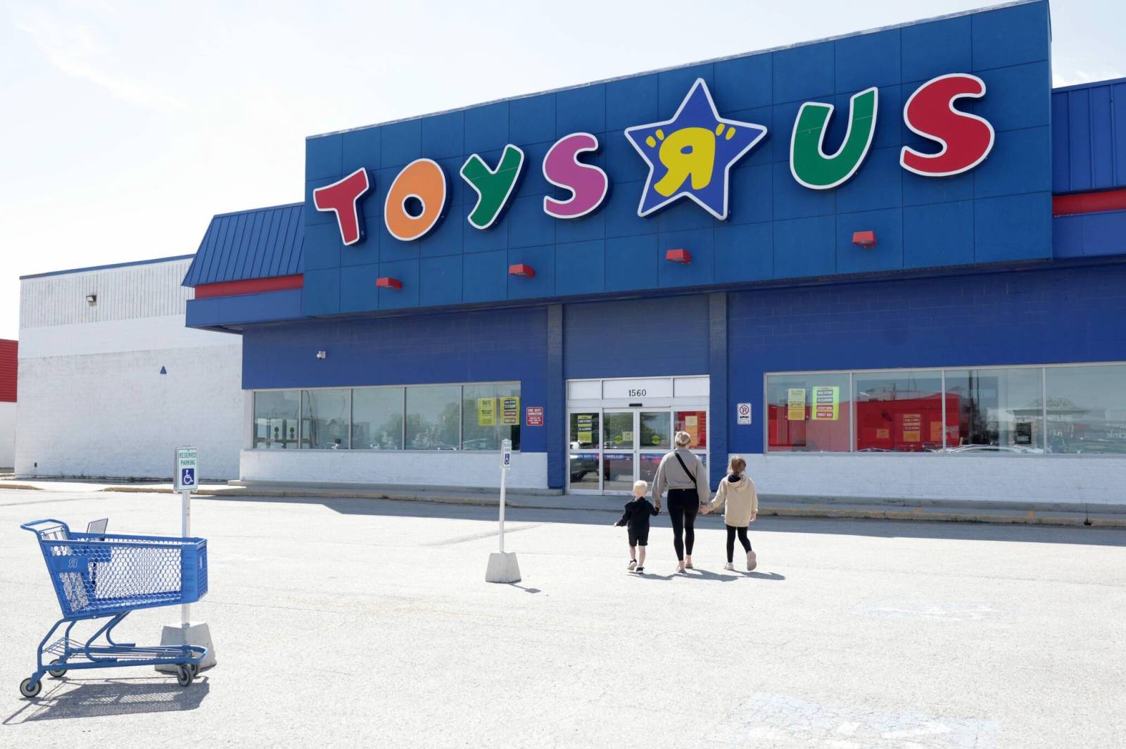 winnipegfreepress.com - Aaron Epp - Struggling retailer Toys 'R' Us to shutter Transcona store