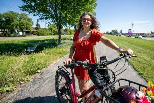 MIKAELA MACKENZIE / FREE PRESS
                                Patty Wiens, bike mayor of Winnipeg, with her e-bike on the NorthEast Pioneers Greenway on Monday.
