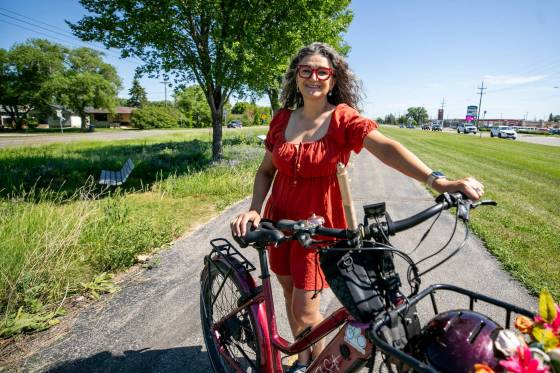 Patty Wiens, bike mayor of Winnipeg, with her e-bike on the NorthEast Pioneers Greenway on Monday. (Mikaela MacKenzie / Free Press)