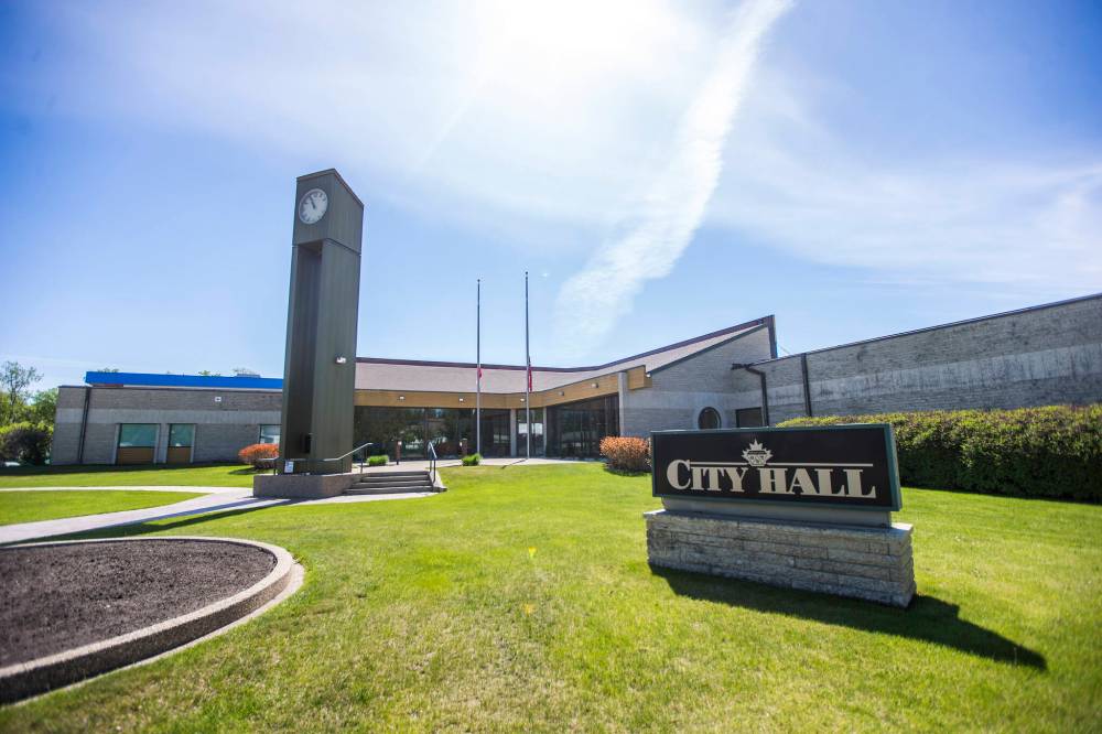 MIKAELA MACKENZIE / FREE PRESS FILES
                                Pictured, Winkler City Hall. The Manitoba municipality, about 115 kilometres southwest of Winnipeg, is the latest to grapple with cybersecurity incidents leaving phone and payment systems unavailable as the city works to resolve the issue.
