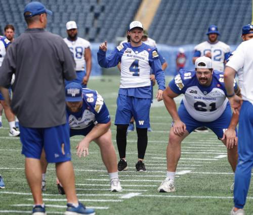 Ruth Bonneville / FREE PRESS
                                Winnipeg Blue Bombers quarterback Dru Brown&rsquo;s (4) teammates say it feels like the pivot never left after calling plays in practice Thursday at Princess Auto Stadium.