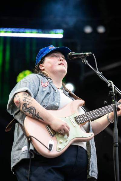 MIKAELA MACKENZIE / FREE PRESS
                                Local singer-songwriter Fontine opens the main stage at the Winnipeg Folk Festival on Thursday.