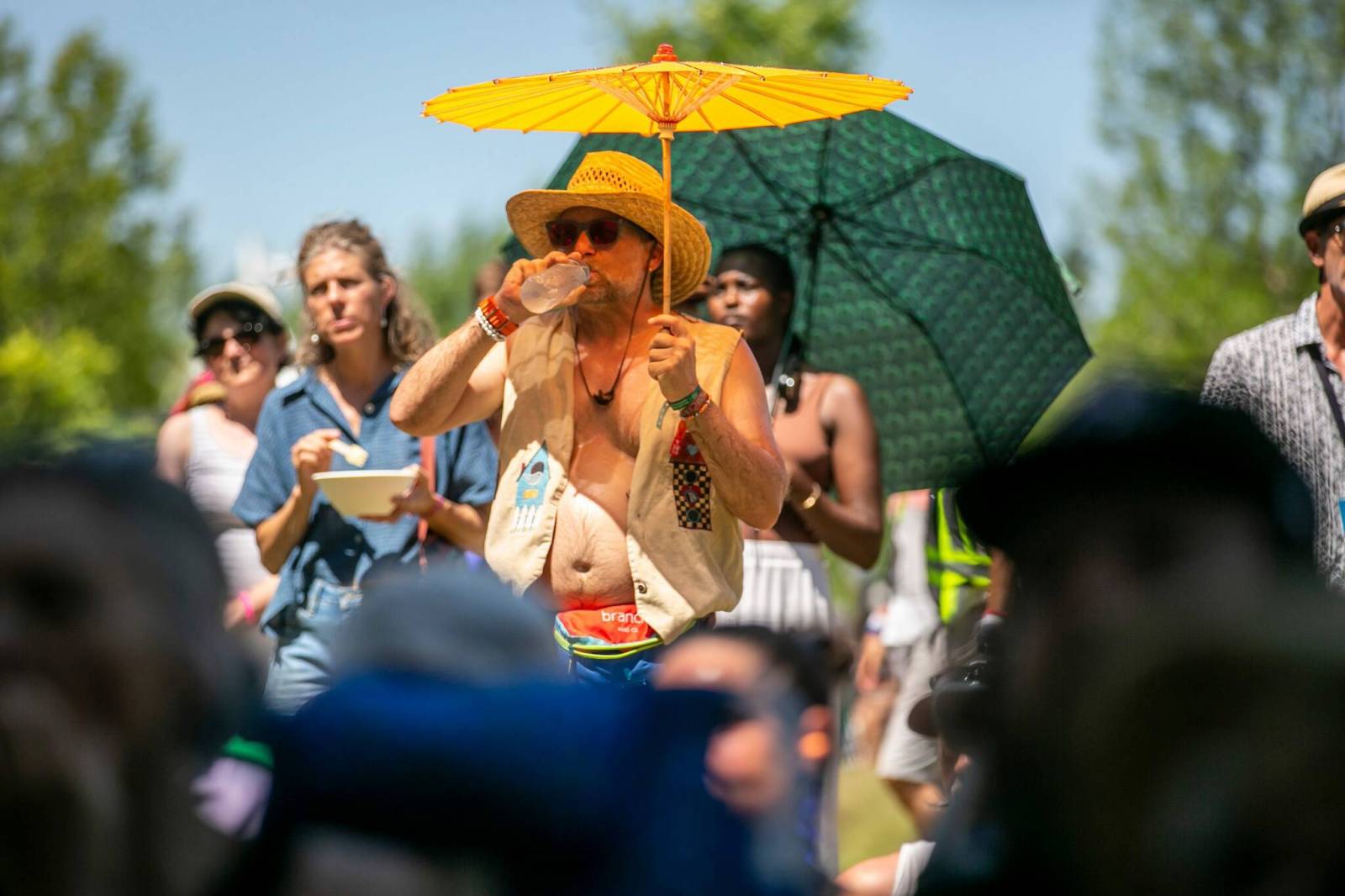 winnipegfreepress.com - Eva Wasney and Jill Wilson - First-aid volunteers treat folk fest attendees suffering from heat