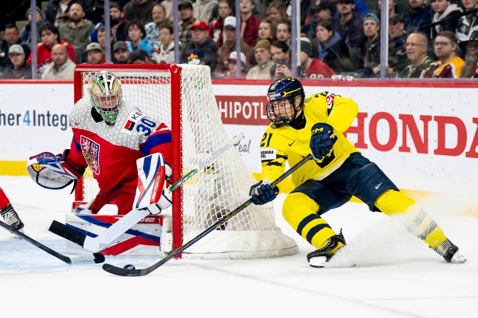 Bjorck inks three-year, entry-level contract with Jets