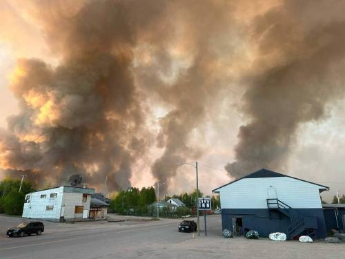 SUPPLIED
                                Wildfires near Lynn Lake last spring forced residents of the northern town to evacuate.