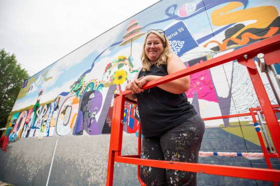 Mandy Van Leeuwen is about four weeks into the expected six-week Folklorama mural project. (Mikaela MacKenzie / Free Press)