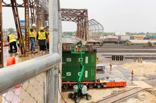 Span 15 of the Arlington Bridge is removed Thursday morning. (Mike Deal / Free Press)