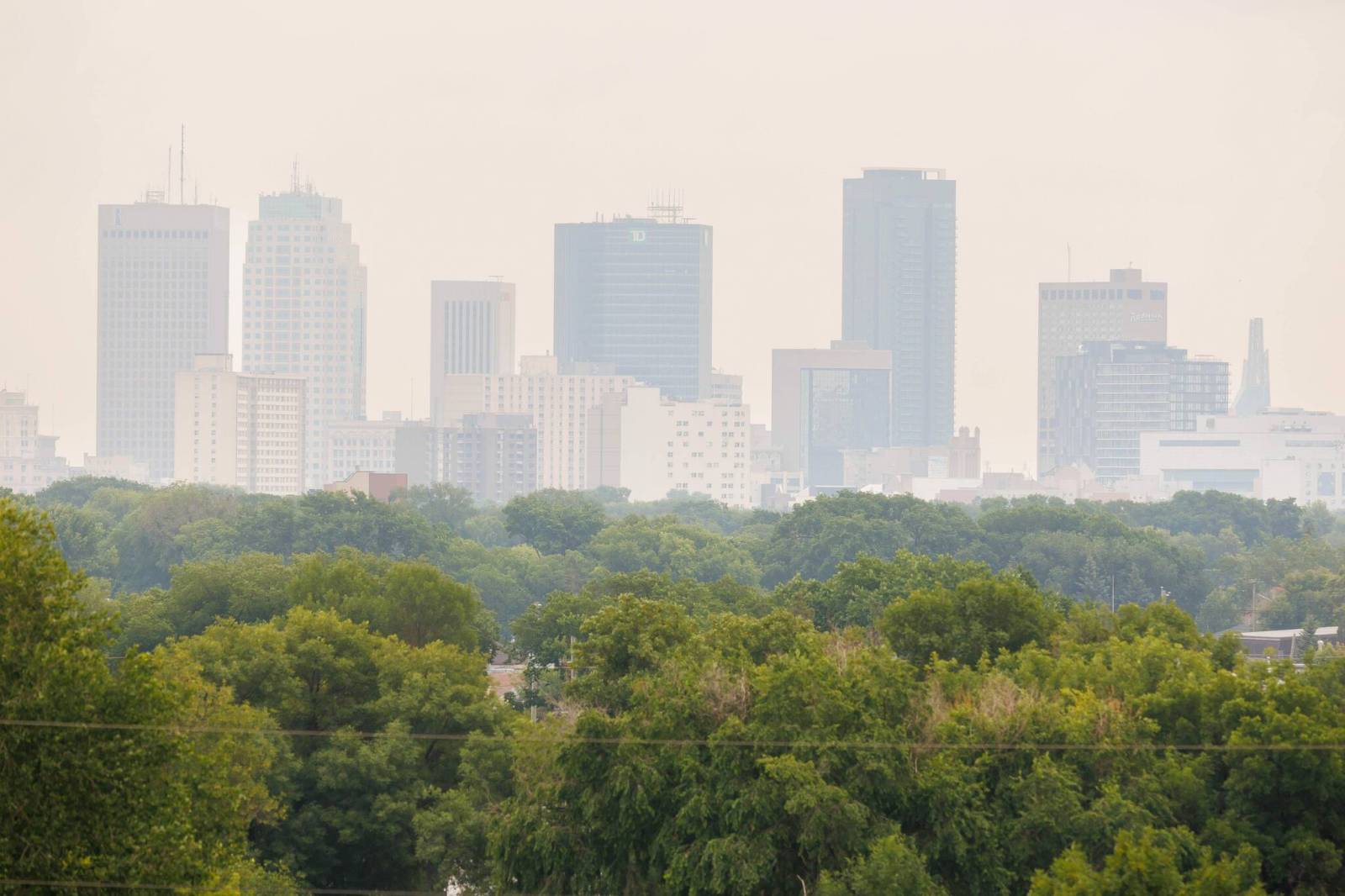 Smoke levels up in the air as Winnipeg at mercy of Ontario wildfires