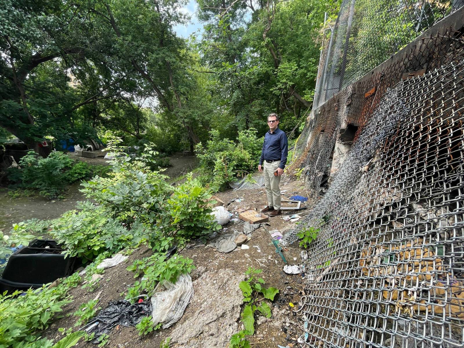 Landlord miffed after City of Winnipeg orders cleanup of riverside homeless camp