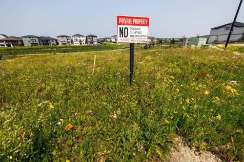 MIKE DEAL / FREE PRESS
                                The empty lot on Silver Creek Road in Bridgwater has been left to grow wild all summer. Residents who live nearby are frustrated with the eyesore, but the city says it is powerless to do anything because it doesn&rsquo;t have jurisdiction.