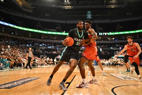ANDY MAHON PHOTO
                                Winnipeg Sea Bears forward Jeremiah Tilmon Jr. said the team needs to get physical underneath the basket rather than expect their athleticism to be enough.