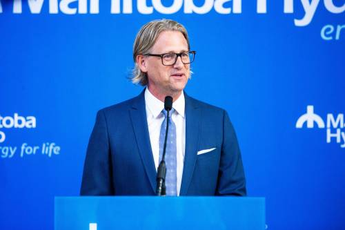 MIKAELA MACKENZIE / FREE PRESS FILES
                                Manitoba Hydro president and CEO Allan Danroth spoke for 25 minutes on the first day of hearings into Hydro&rsquo;s proposal for natural gas-powered turbines in Brandon.