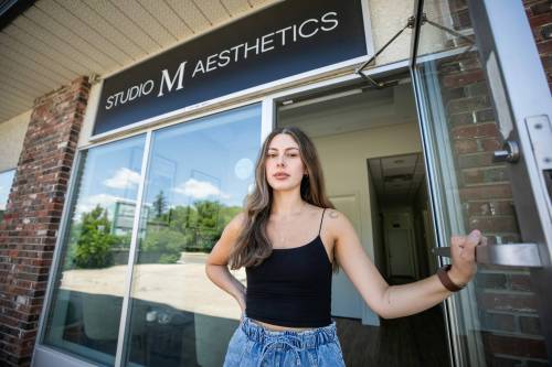 MIKAELA MACKENZIE / FREE PRESS
                                Miranda Eismendi, owner of Studio M Aesthetics in Charleswood, was still without power Friday.