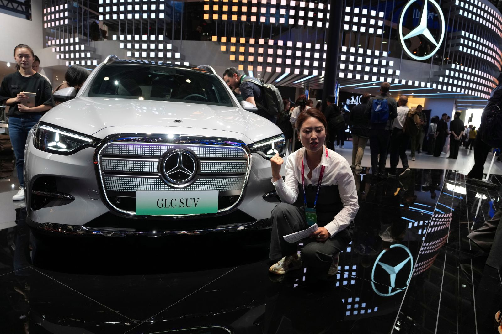winnipegfreepress.com - Chan Ho-him, The Associated Press - Major German carmakers hit by steep China sales plunge as competition heats up