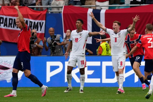 Norway's Erling Haaland (9), England's Jude Bellingham (10) and England's Elliot Anderson (8) react after Norway's Torbjoern Heggem (17) scored a goal that was disallowed during the World Cup quarterfinal soccer match between Norway and England in Miami Gardens, Fla., Saturday, July 11, 2026. (AP Photo/Chris Carlson)