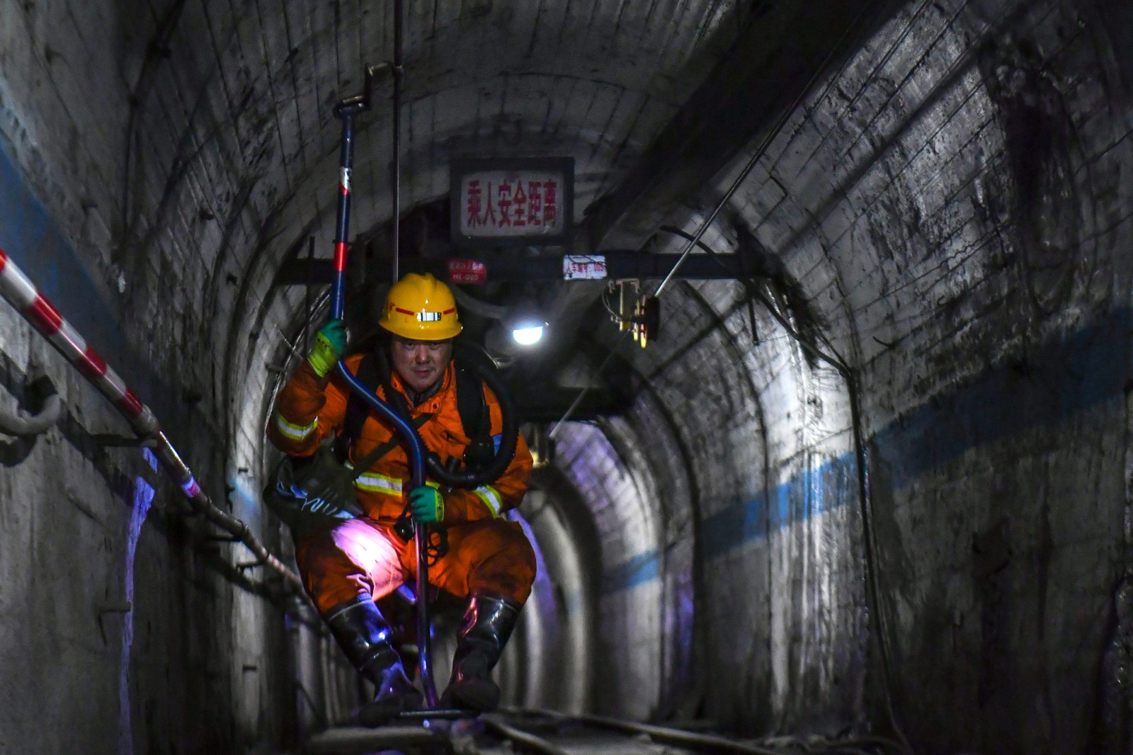 winnipegfreepress.com - The Associated Press - China investigates mine-safety official for corruption after deadly gas explosion