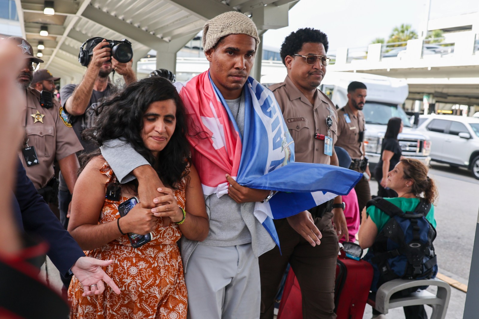 Cuban Artist Luis Manuel Otero Alcántara Arrives in Miami After Serving Five-Year Sentence and Accepting Exile