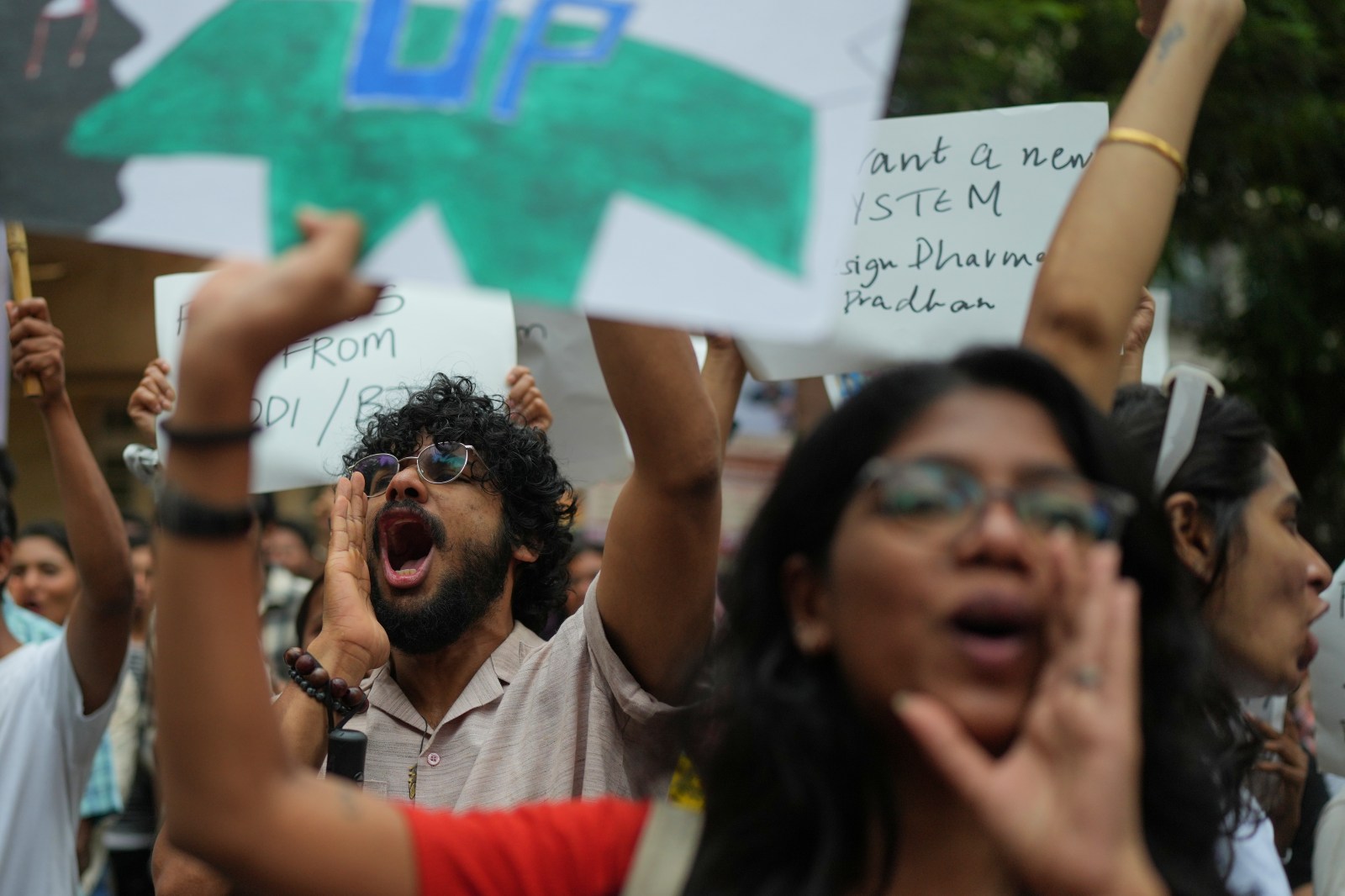 Police Remove Opposition Lawmakers From Sit-In Near Modi Residence
