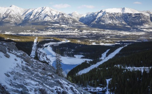 The mountain town of Canmore, Alta., is seen on Tuesday, Jan. 19, 2016. THE CANADIAN PRESS/Jeff McIntosh