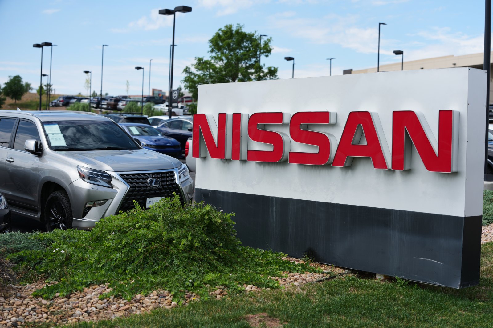winnipegfreepress.com - Yuri Kageyama, The Associated Press - Japan's Nissan sees profit for latest quarter but warns of Middle East and China woes