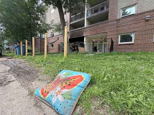 SCOTT BILLECK / FREE PRESS FILES Belongings are seeing on the ground following a fire at an apartment complex on Furby Street.