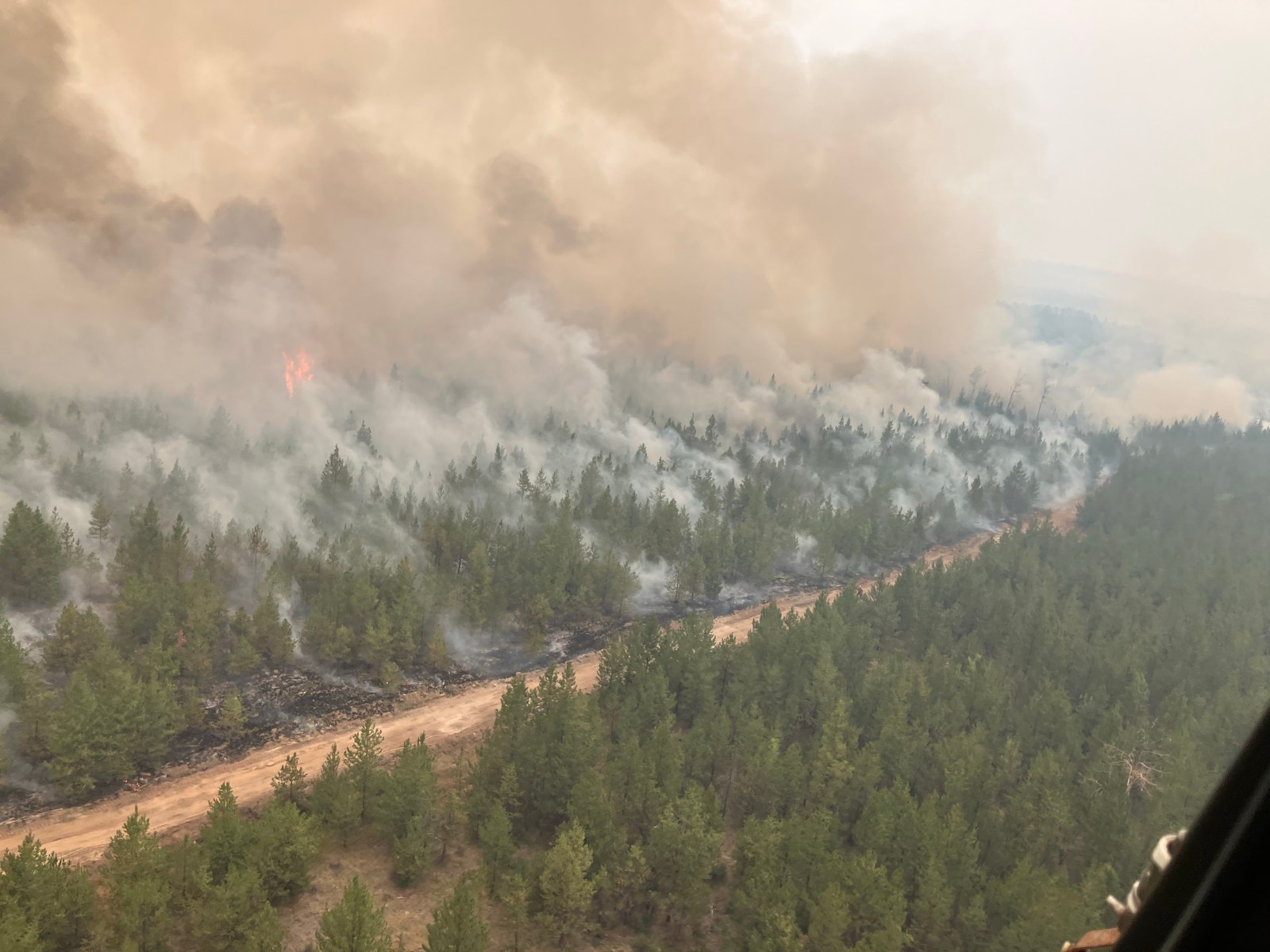Residents of Clinton, B.C., wait to discover fate of village after fleeing wildfire