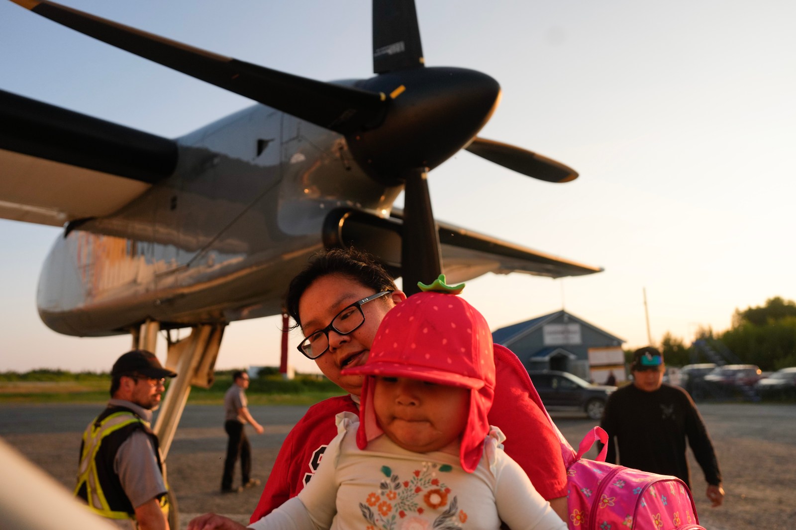 Northern Ontario Wildfires Reach 192 as Eabametoong First Nation Begins Evacuating 460 People