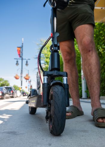 ROBERT LEE / FREE PRESS
Volodymyr Ishchenko rides his electric scooter through Winnipeg on Monday, August 24, 2026.