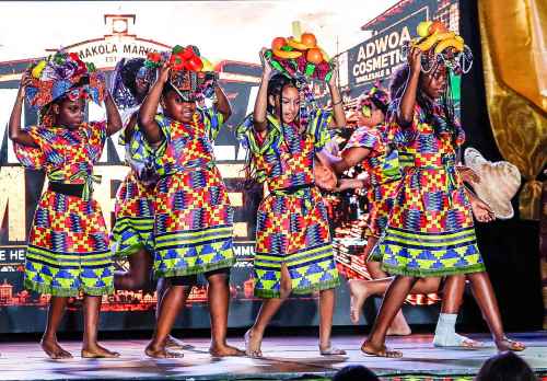 JOHN WOODS / FREE PRESS
Dancers perform at the Ghana Pavilion at the Notre Dame Recreation Centre Tuesday, August 4, 2026. Their costume were stolen and the community got together and made new ones.

reporter: chris