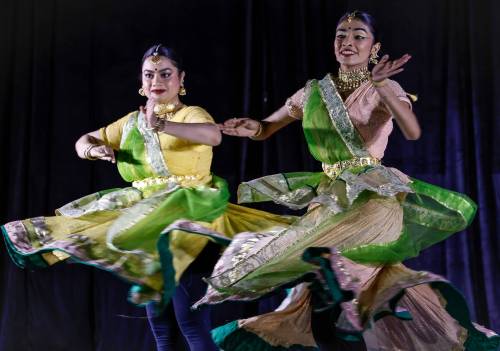 JOHN WOODS / FREE PRESS
                                Dancers perform at the India Pavilion at the Pembina Curling Club Sunday afternoon.