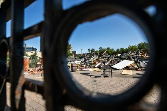Prior to the demolition of Boujee, the Main Street building housed a restaurant for decades. Its co-owner has said he will not rebuild in Winnipeg’s downtown, owing to constant crime and vandalism in the area. (Mikaela MacKenzie / Free Press files)