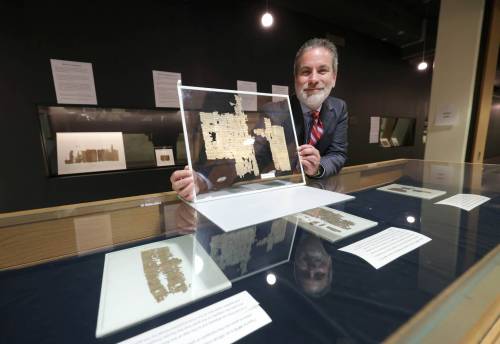 Ruth Bonneville / Free Press
                                Dr. C. Michael Sampson, Professor of Classics and a papyrologist, with a document that&rsquo;s almost 2000 years old, on view at the exhibition inside the Elizabeth Dafoe Library at the University of Manitoba, Monday.