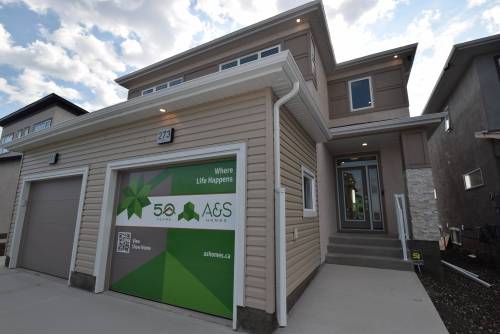 Todd Lewys / Free Press
                                The 1,500 sq. ft., two-storey attached home at 273 Moonlight Bay is loaded with style and function.
