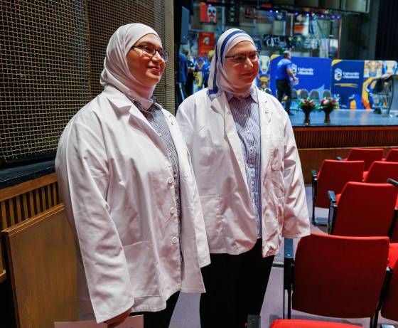 Sisters Dana Jalal (left), 21, and Maya Jalal, 22, during the White Coat ceremony introducing the University of Manitoba’s Max Rady School of Medicine Class of 2030 on Wednesday. (Mike Deal / Free Press)