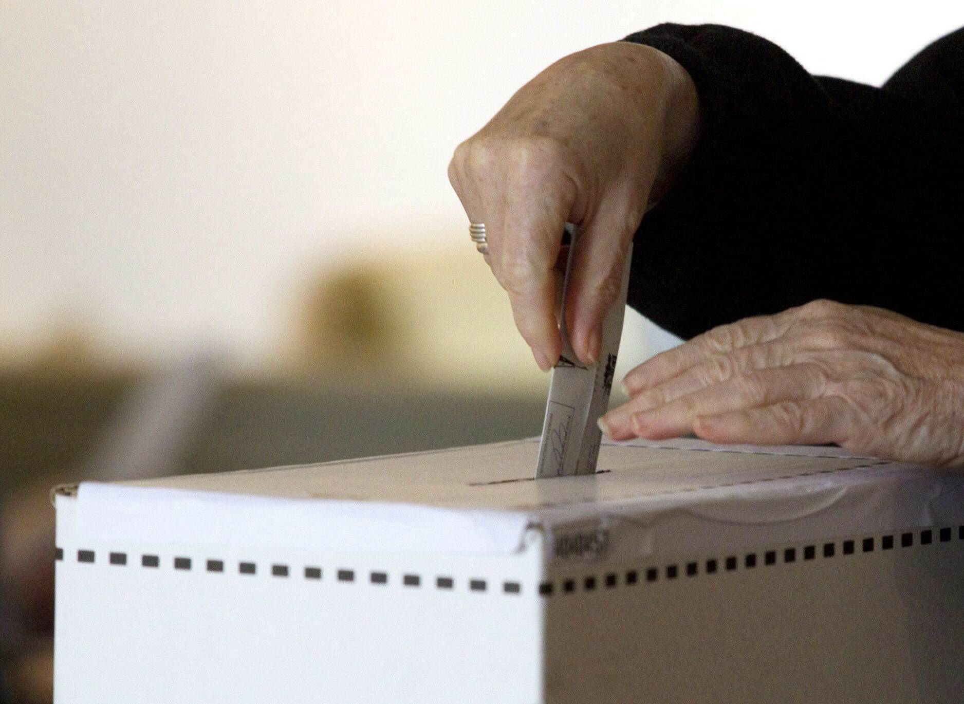 Elections Alberta seeks assistance from Elections Manitoba as it ramps up hiring for October referendum on potential separation from Canada