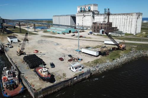 John Woods / THE CANADIAN PRESS FILES
                                Currently, ship traffic travels through the Port of Churchill during a four-month window but that could extend to seven months by 2100 &mdash; or up to 10 months, depending on climate change, researchers have found.